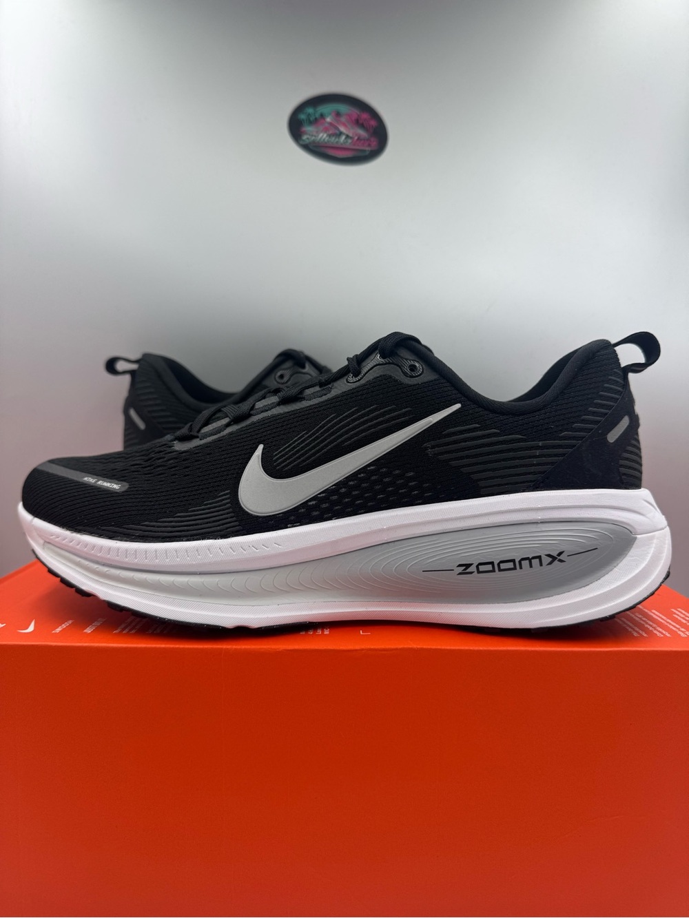 Nike Vomero 18 Black Wolf Grey Silver BRAND NEW Size 10 Women - Picture 2 of 8
